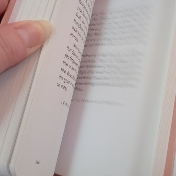 Jesus Calling Daily Devotional book Sarah Young - Picture 4 of 4